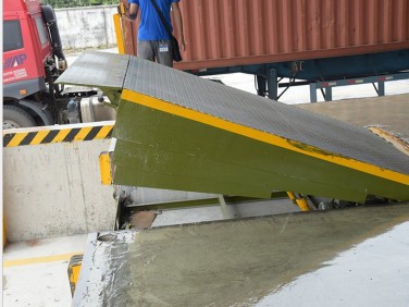 固定臺面伸縮式升降登車橋 集裝箱卸貨平臺 物流裝卸設備