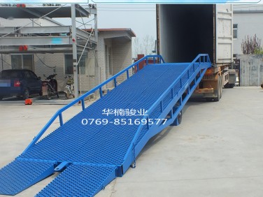 移動登車橋 深圳登車橋 大載重移動登車橋 東莞登車橋 廠家直銷