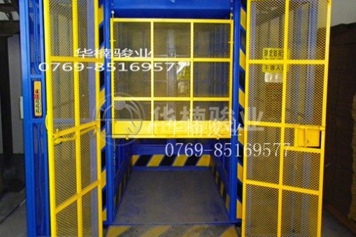 全自動升降機能夠各項工程當(dāng)中大展身手，這毫無疑問的是隨著技術(shù)的不斷研發(fā)，在經(jīng)濟不斷發(fā)展的趨勢下帶來的一大利好，相比傳統(tǒng)腳手架，全自動升降機無疑擁有占地面積更小，安全性能出類拔萃、載重能力更好等優(yōu)點。在介紹本文主旨——全自動升降機的優(yōu)勢有哪些前，敬