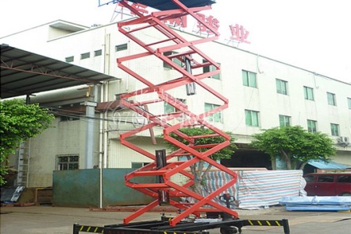 電動(dòng)升降機(jī)和移動(dòng)式升降機(jī)的不同特點(diǎn)