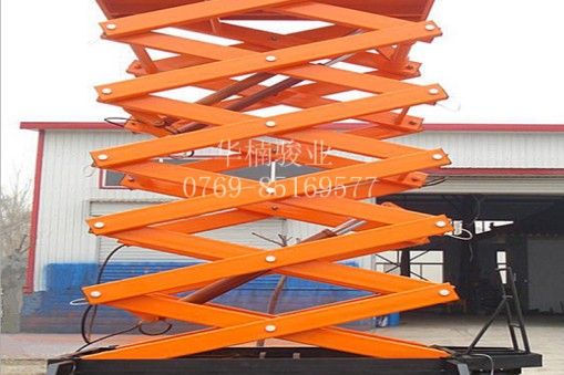 使用移動(dòng)升降平臺(tái)時(shí)要做哪些安全保護(hù)措施?