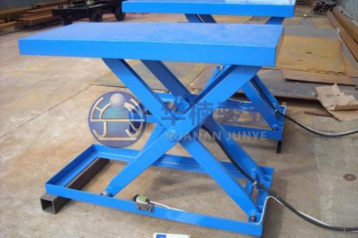 如何選購(gòu)電動(dòng)液壓升降平臺(tái)?