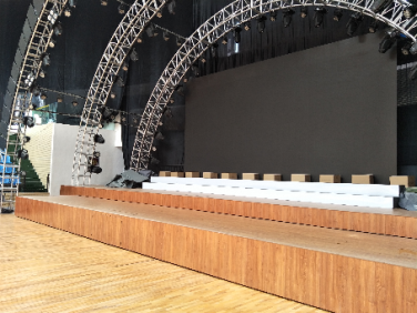演出升降舞臺(tái)