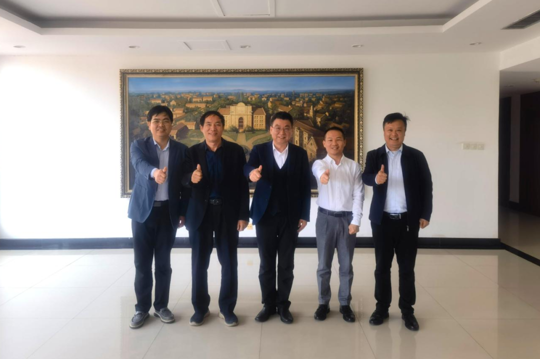 校長趙同謙與東莞校友會、廣東校友會負責人座談交流 校長趙同謙與東莞校友會、廣東校友會負責人座談交流