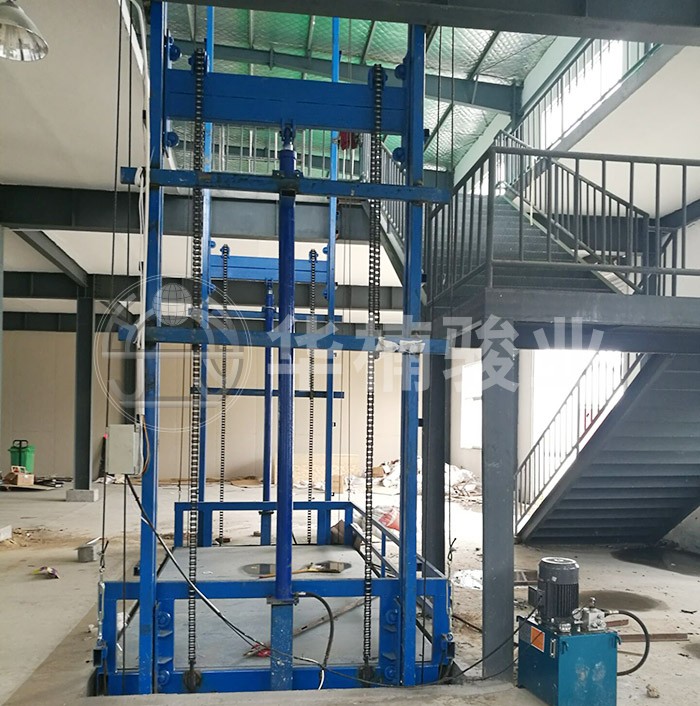 液壓升降機(jī)運(yùn)用遙控技術(shù)操作更方便 液壓升降機(jī)運(yùn)用遙控技術(shù)操作更方便