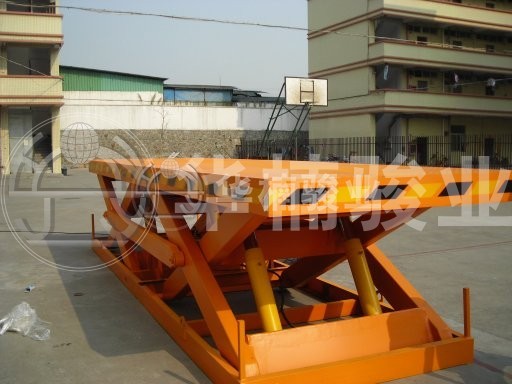 關于電動升降平臺的基本操作規范講解 關于電動升降平臺的基本操作規范講解